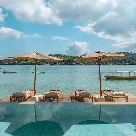 La Villa Ceningan - Breathtaking 4Br Beachfront Villa In Nusa Ceningan